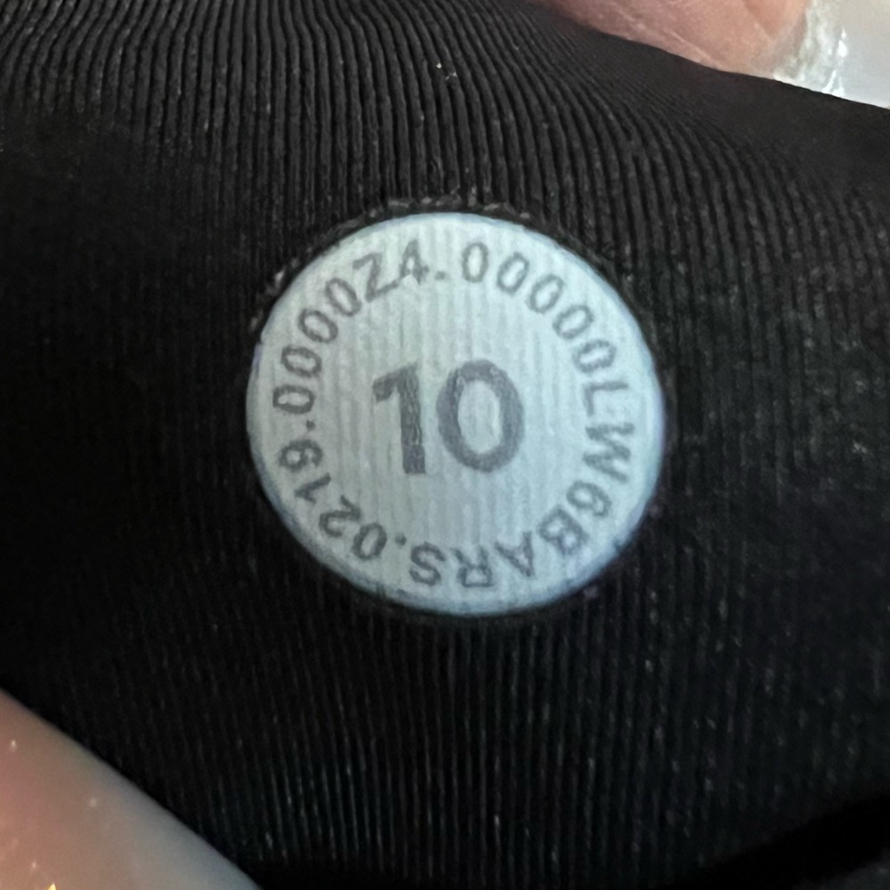 Lululemon Women’s Black Crop Leggings Pants Bottoms Sz 10. Style Number: W6BARS - Picture 3 of 6